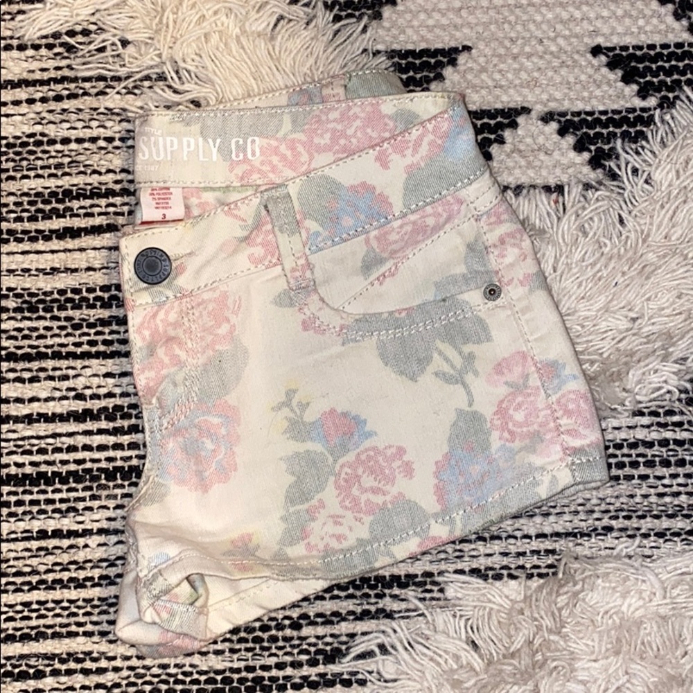 Floral Jean Shorts - Picture 3 of 7